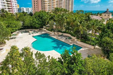 785 Crandon Blvd Unit 302