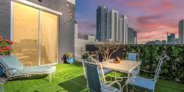 2275 Biscayne Blvd