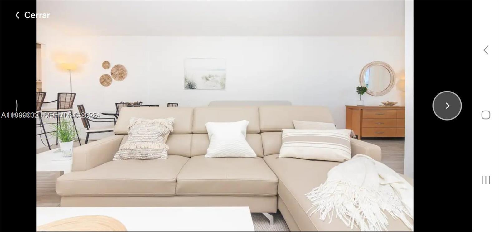 Image 4: sofa