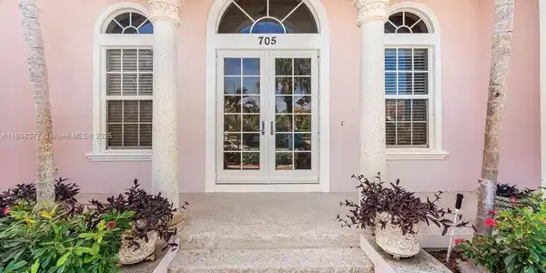 705 Ocean Dr