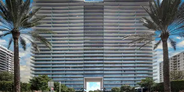 10201 Collins Ave