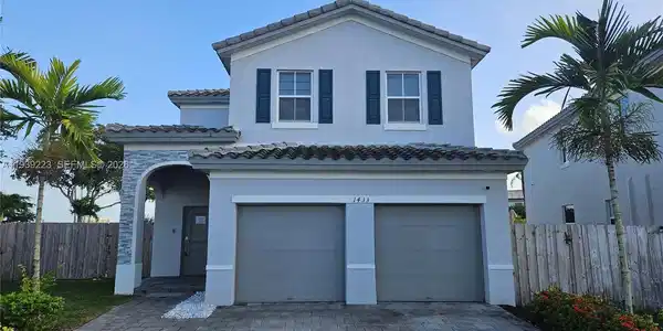 1433 SE 27th Ter