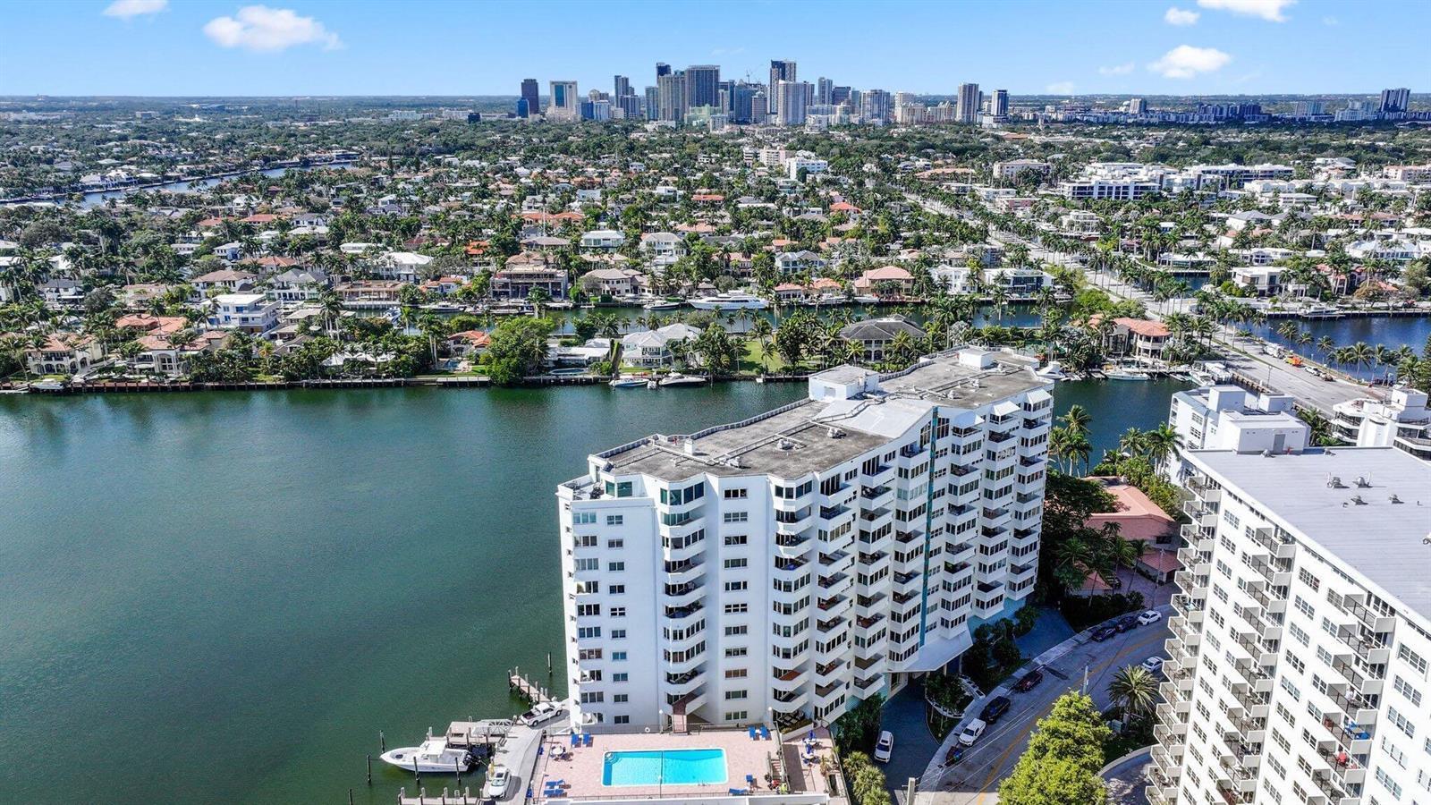 Image 3: 333 Sunset Dr 501