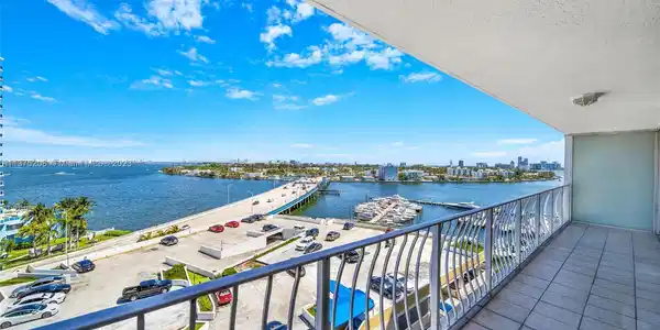 7601 E Treasure Dr Unit 1114