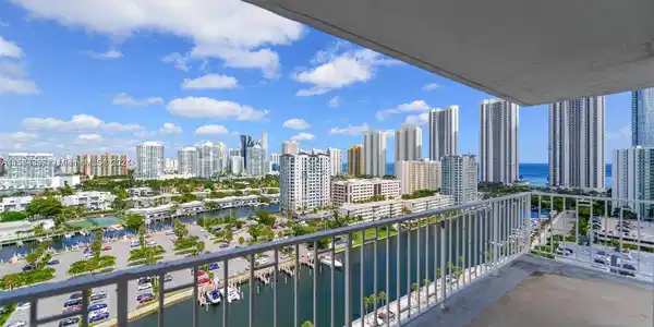 500 Bayview Dr