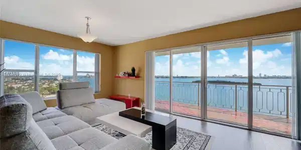 11111 Biscayne Blvd