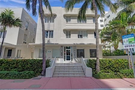 3710 Collins Ave