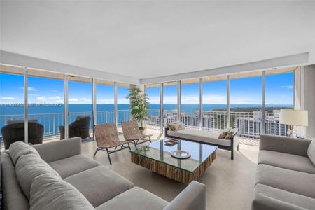 881 Ocean Dr