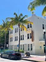 100 Collins Ave