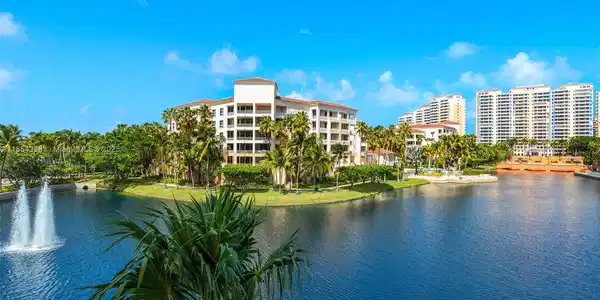 723 Crandon Blvd