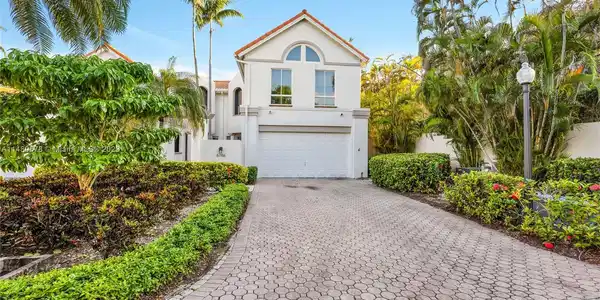 6786 SW 89th Ter
