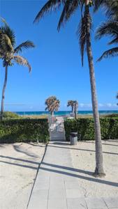 5005 Collins Ave