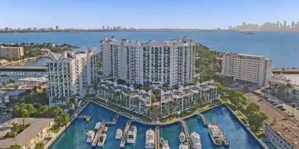 7910 W Harbor Island Dr