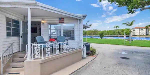 211 Palm