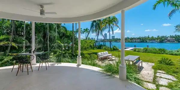 1340 Bay Dr
