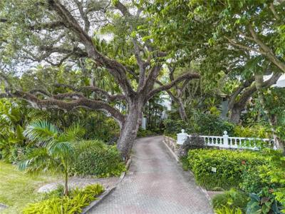 2475 S Bayshore Dr #2