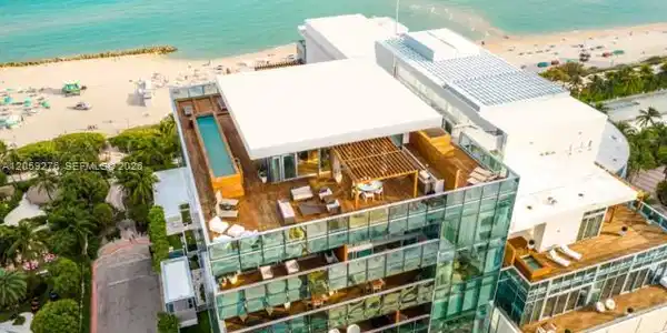 2901 Collins Ave