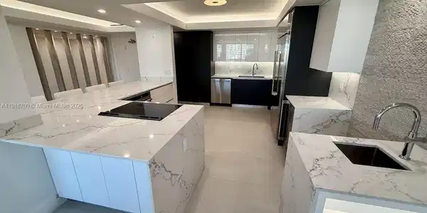 900 Bay Dr