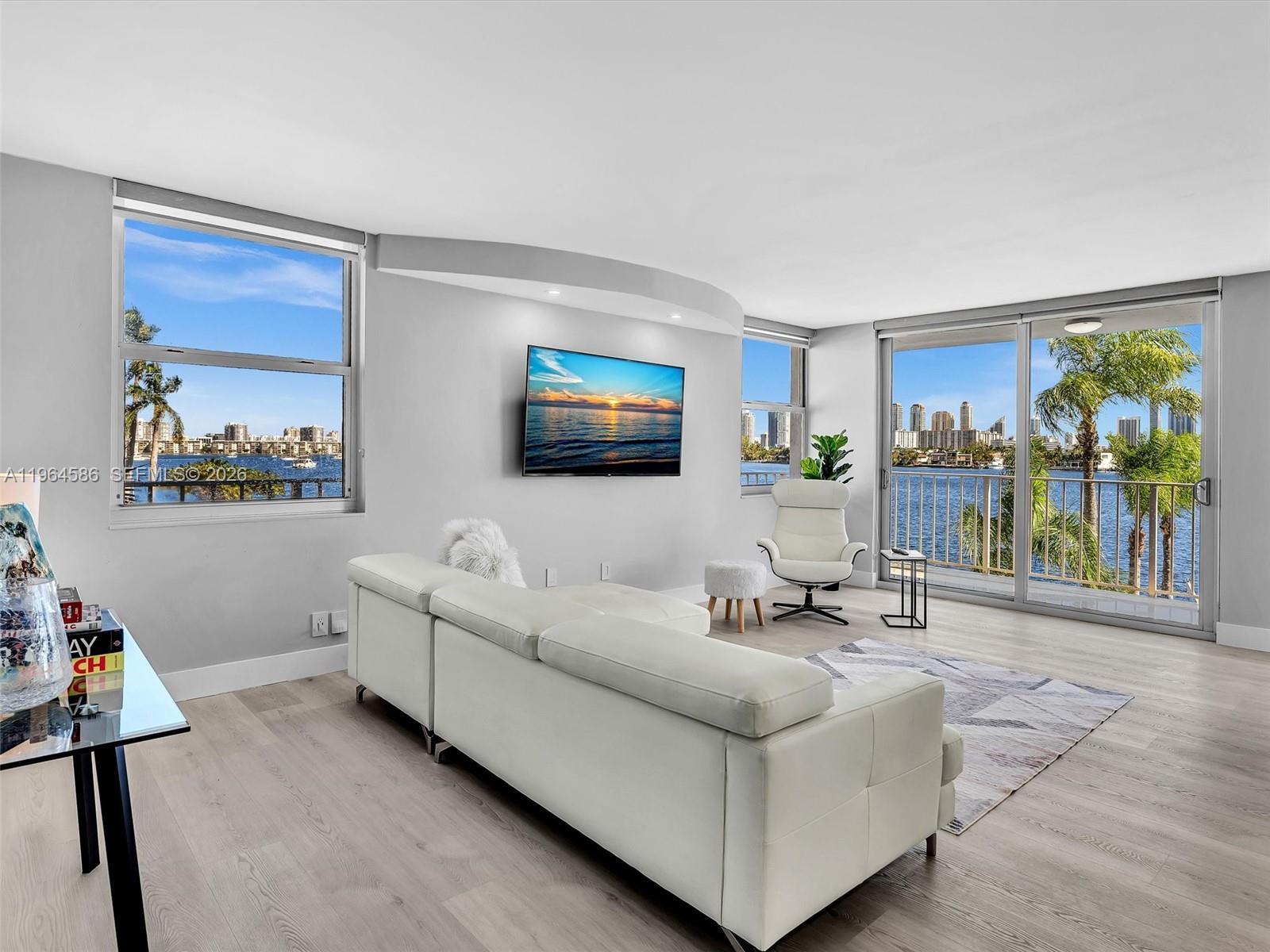 Image 3: Corner unit - views from EVERY window!