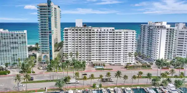 5005 Collins Ave
