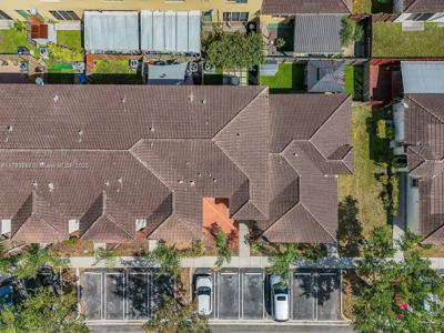 1025 NE 42nd Ter