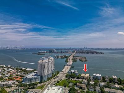 7845 NE Bayshore Ct