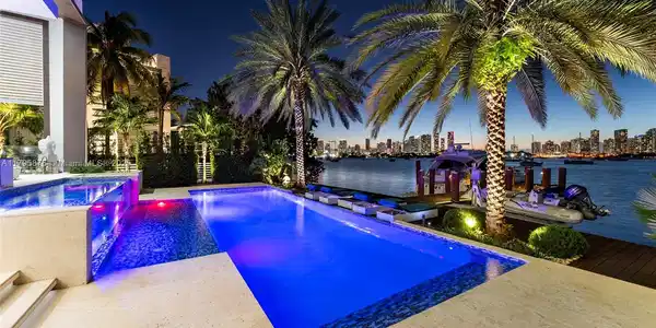 441 N Hibiscus Dr