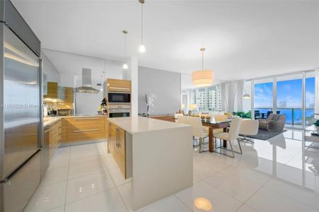 2020 N Bayshore Dr