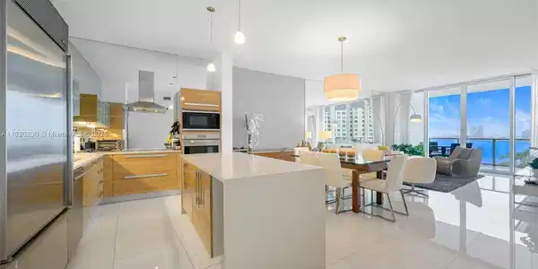 2020 N Bayshore Dr