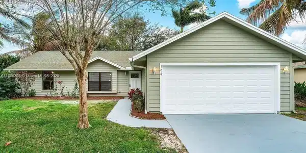 106 SW Airview Ave