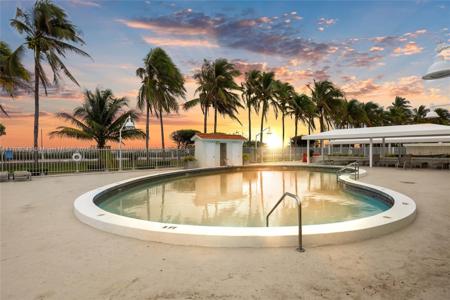 2899 Collins Ave
