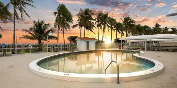 2899 Collins Ave
