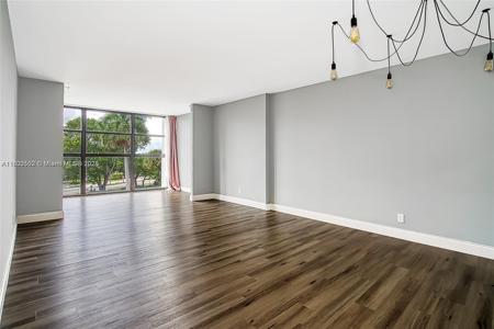 400 Leslie Dr