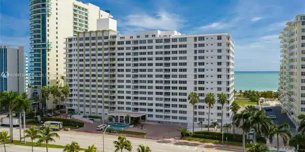 5005 Collins  ave