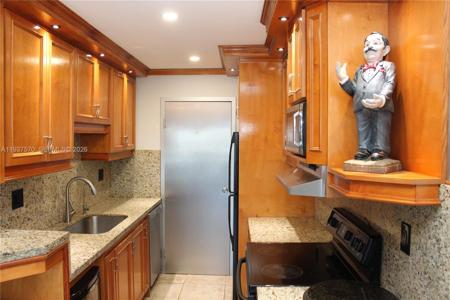 900 NE 18th Ave