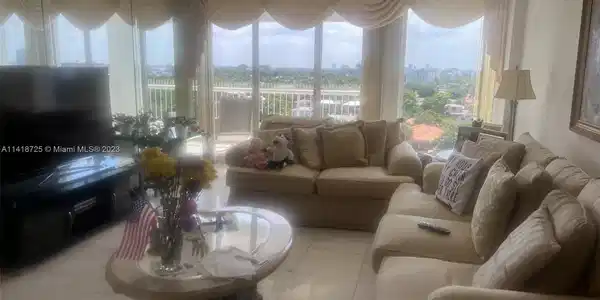 9341 Collins Ave