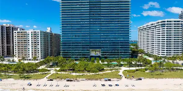 10201 Collins Ave
