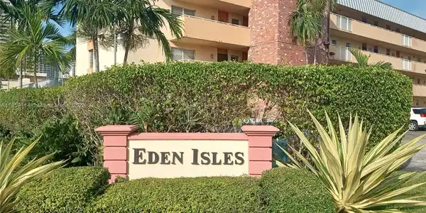 3551 NE 169 Unit 103