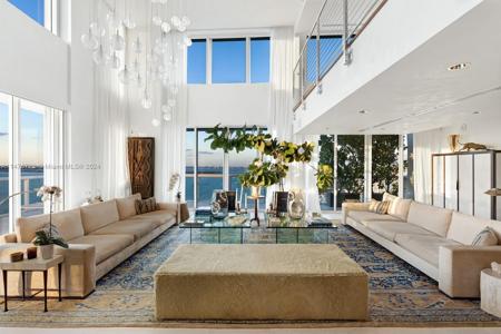 10 Venetian Way