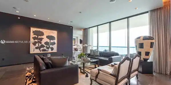 16051 Collins Ave