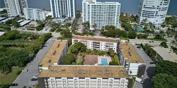 1541 S Ocean Blvd