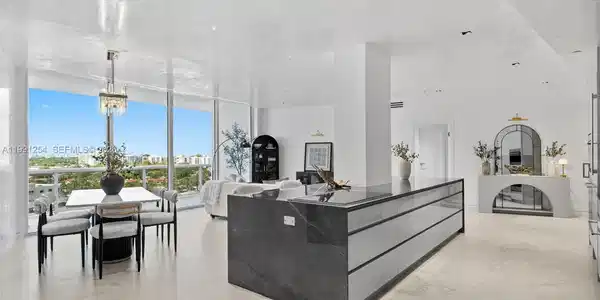 9601 Collins Ave