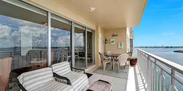 11111 Biscayne Blvd