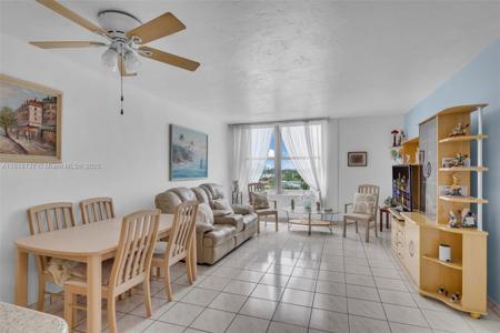 2899 Collins Ave