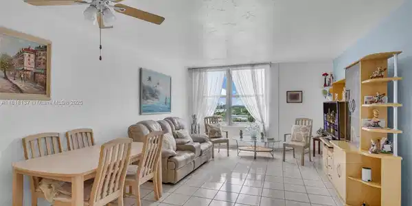 2899 Collins Ave