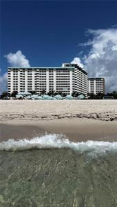 2899 Collins Ave