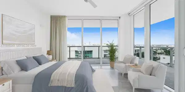 Image 4: Virtually Staged - primary bedroom