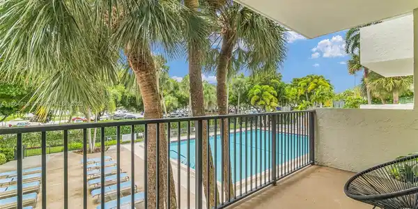 3200 Port Royale Dr N