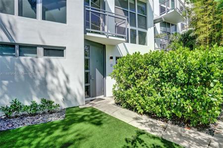 716 SE 12th St
