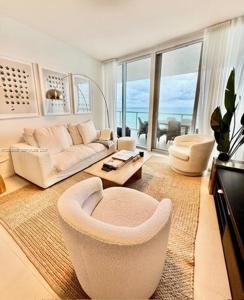 17121 Collins Ave